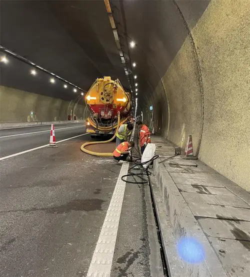 远安隧道排水渠清淤